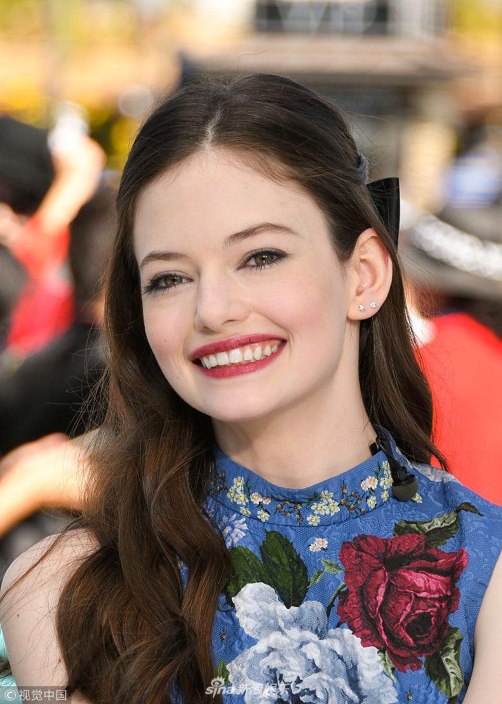 组图:麦肯基演绎童星的正确成长方式 肤白貌美大长腿