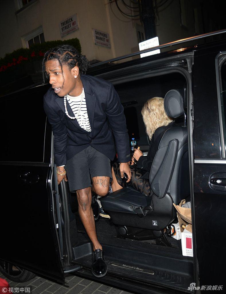 组图:asap rocky西装配脏辫玩混搭 深夜与女友人同乘坐车超暧昧_高清