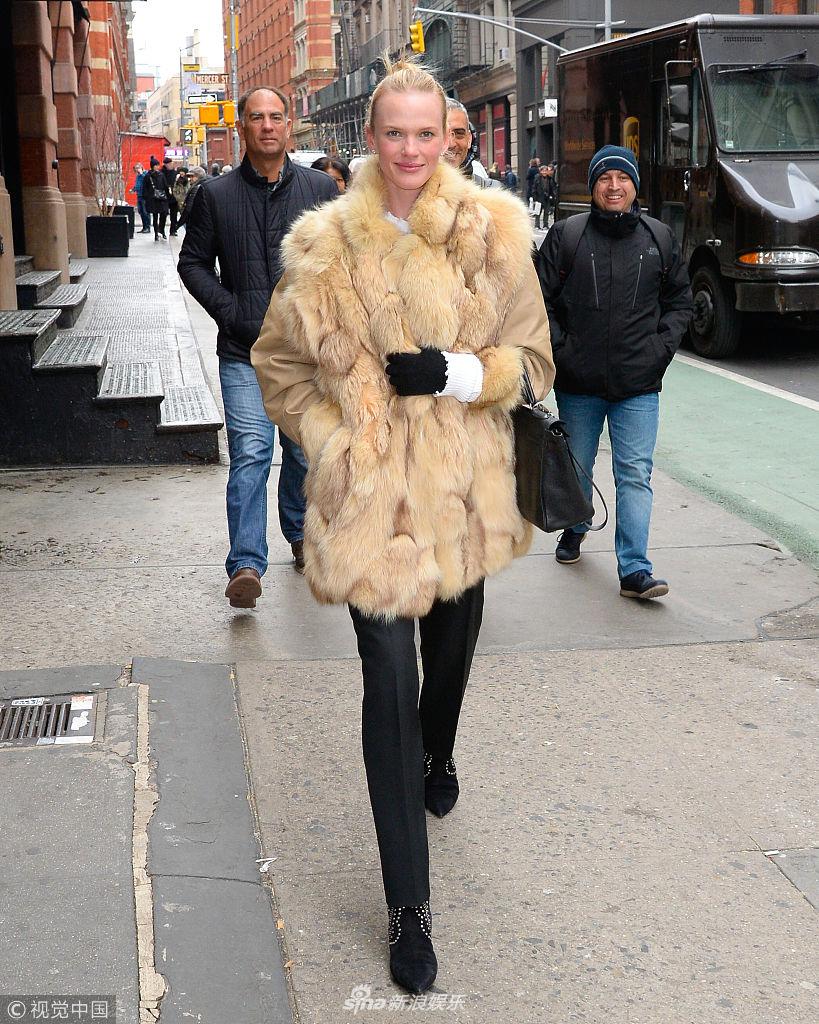 当地时间2019年1月16日,纽约,模特安娜·维亚利茨娜(anne vyalitsyna)