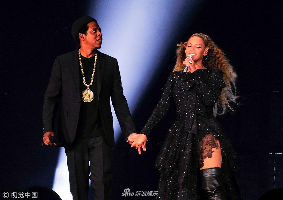 组图:碧昂斯演唱会和老公热舞超火辣 拥吻秀恩爱造型百变性感max