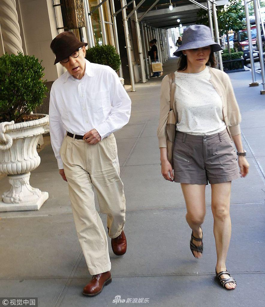 组图:82岁伍迪·艾伦与妻子宋宜现身 两人一路保持距离无交谈_高清