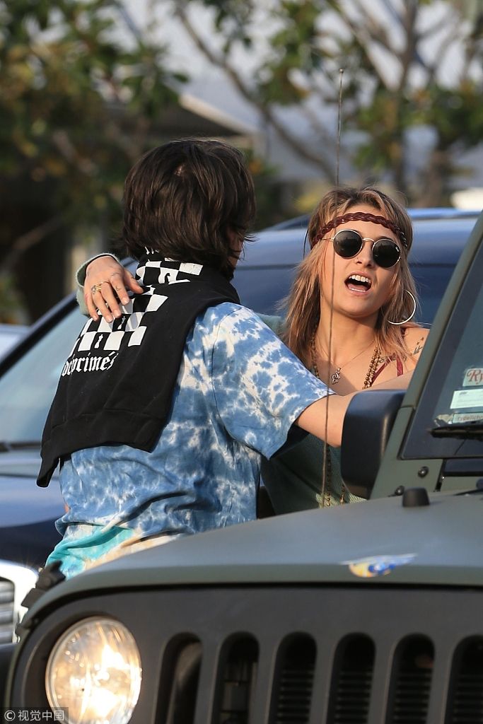 西好莱坞,天王杰克逊女儿 帕丽斯·杰克逊(paris jackson)现身街头,她