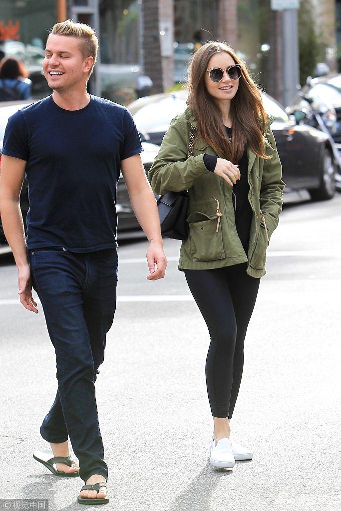 当地时间2018年11月13日,美国加利福尼亚,莉莉·柯林斯(lily collins)