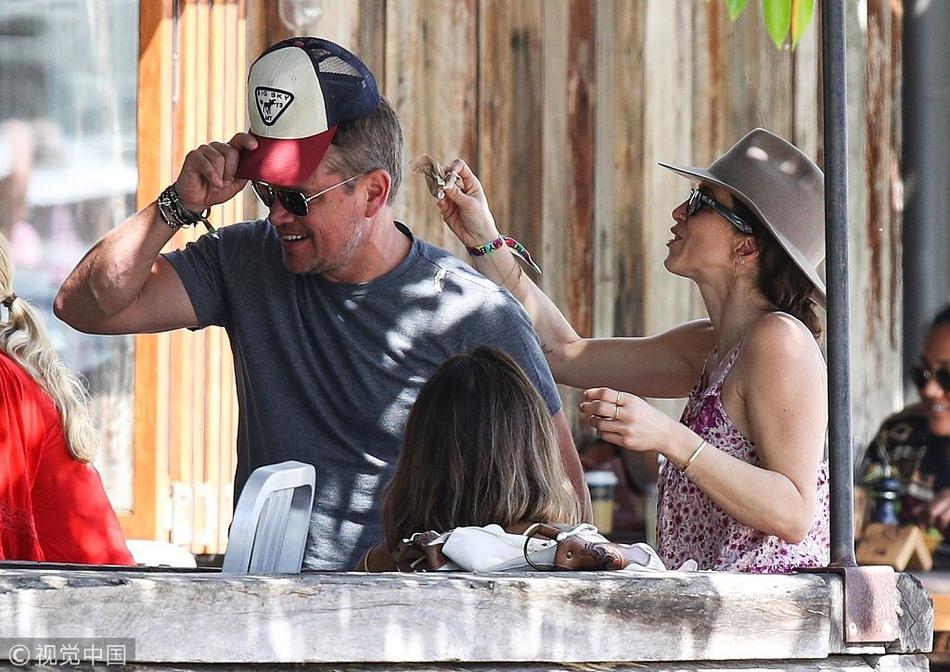 当地时间2018年4月2日,澳大利亚悉尼,马特·达蒙(matt damon)与妻子