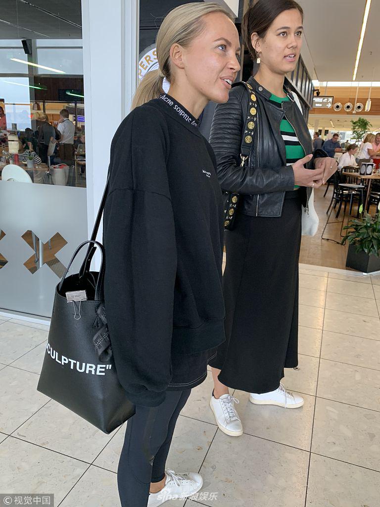 组图:萨曼莎·杰德运动造型活力满满 全程露阳光微笑显亲和力