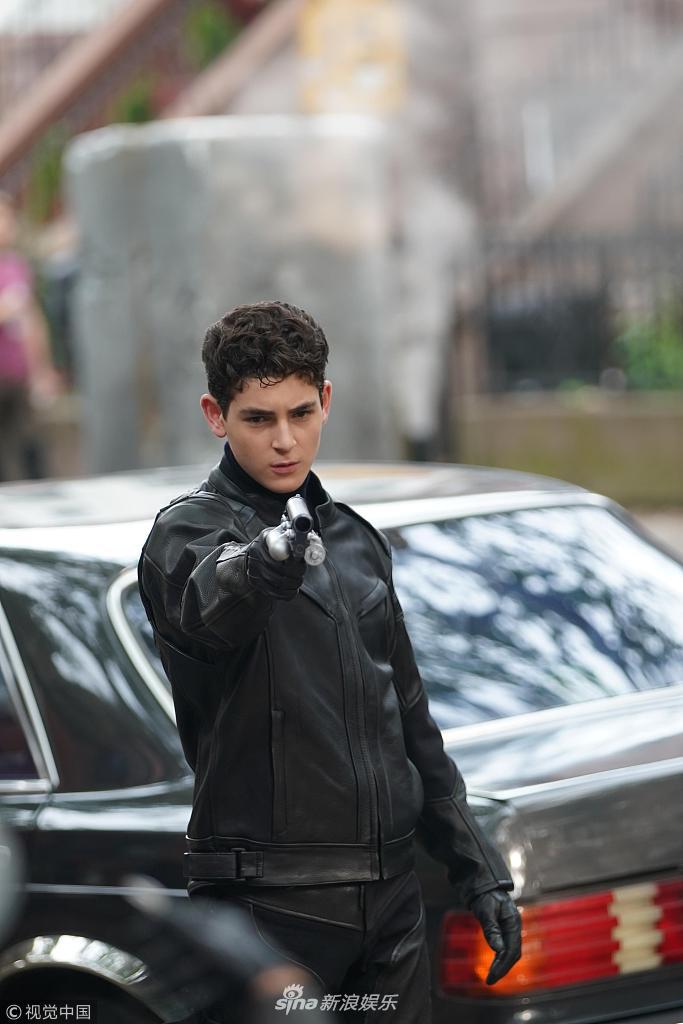 组图:卡门·比康多瓦对镜劈腿秀拳脚 大卫·马祖持手枪酷帅霸气_高清