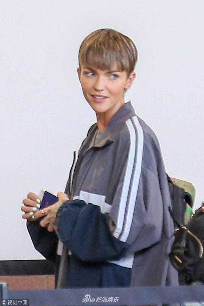 当地时间2018年9月21日,美国洛杉矶,女星鲁比·洛斯(ruby rose)与女友