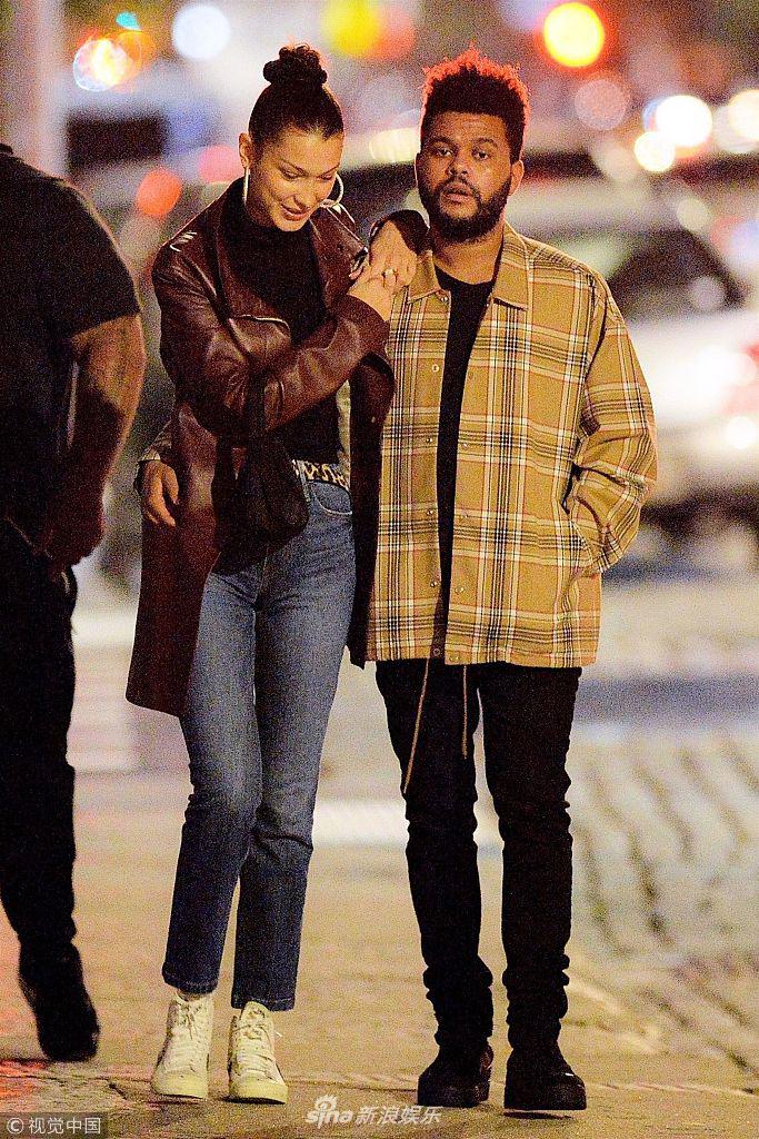 组图:贝拉哈迪德与盆栽哥街头散步 小情侣卿卿我我甜蜜恩爱