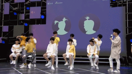 动图：TF家族小锅盖们互做发型 双揪马尾苹果头萌化了