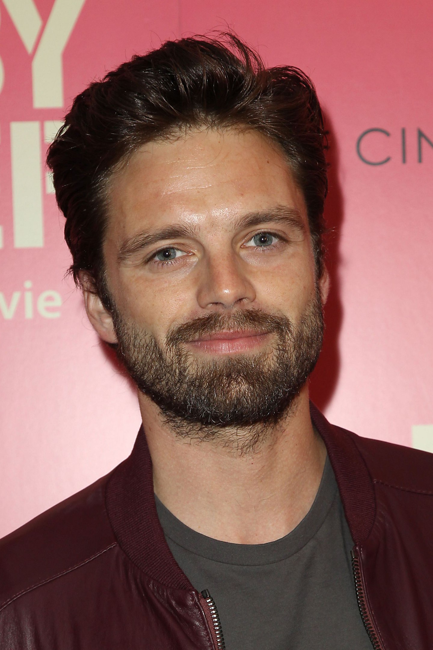 组图:帅气!"冬兵"384络腮胡新造型亮相_高清图集_新浪网