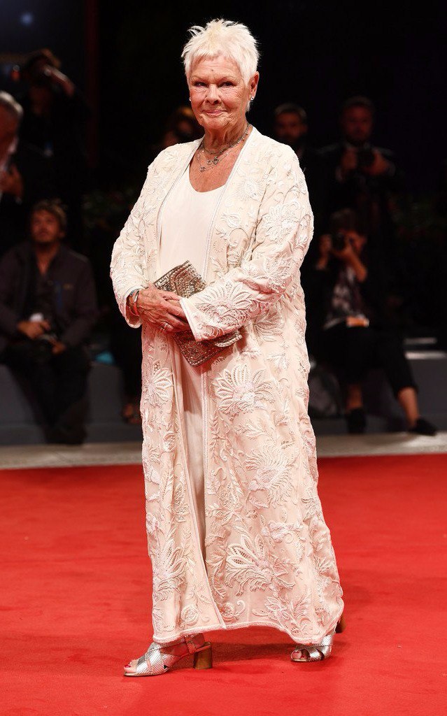 组图:女爵朱迪·丹奇亮相威尼斯 神采奕奕状态佳