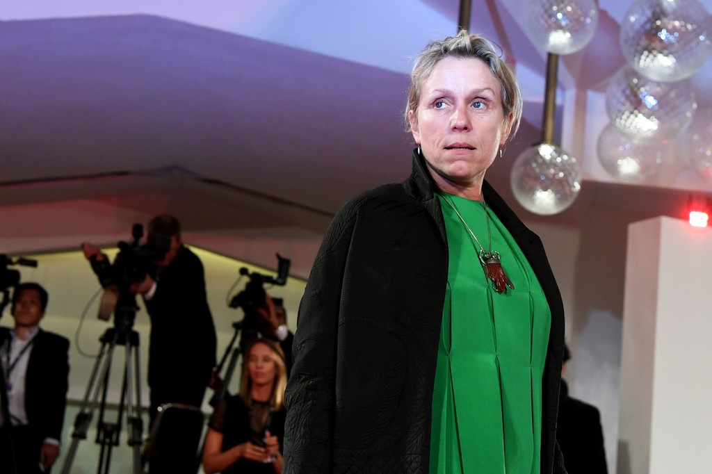 组图:《广告牌》首映 科恩嫂独走红毯男星携妻秀恩爱_高清图集_新浪网