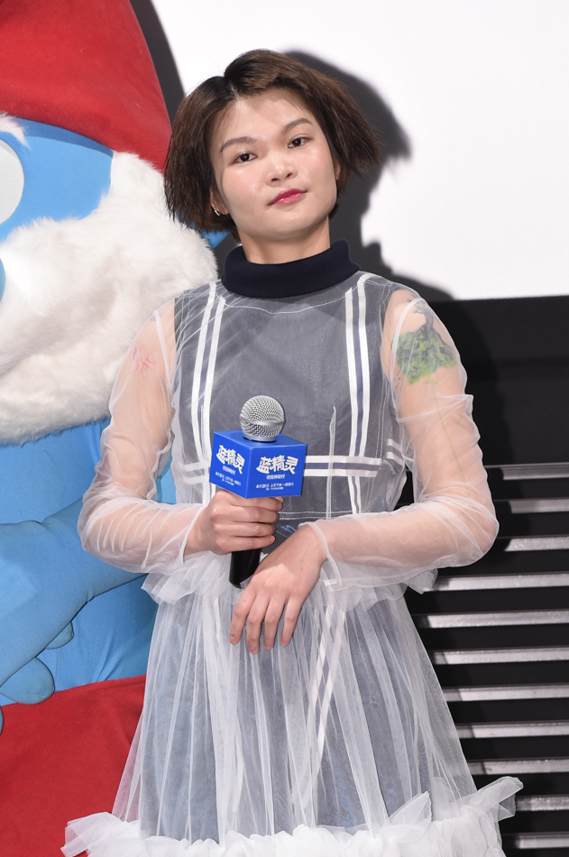 组图:《蓝精灵》首映 苏运莹大笑超开心