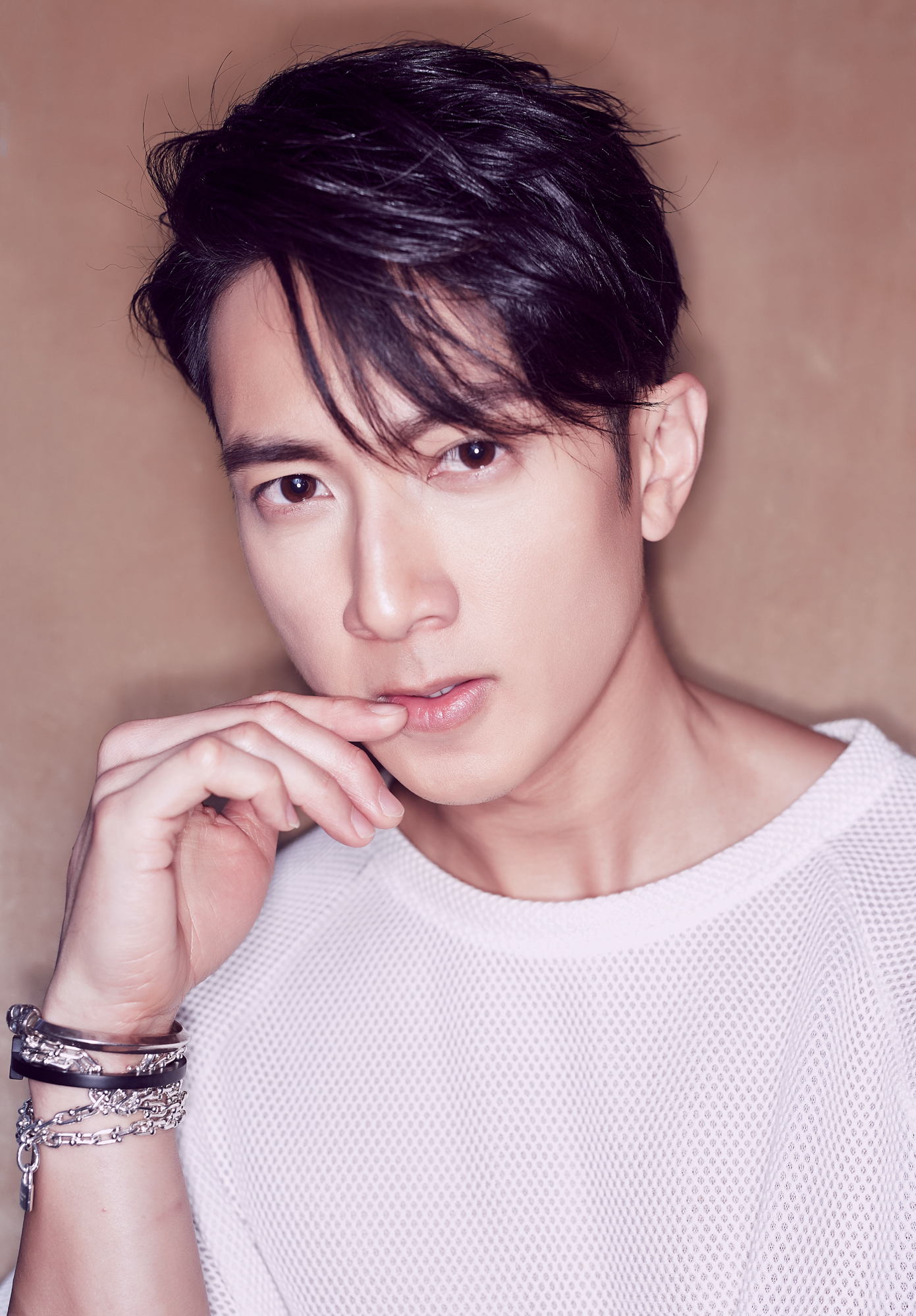 组图男神不老吴尊一身白衣眼神迷人随便一拍都是大片