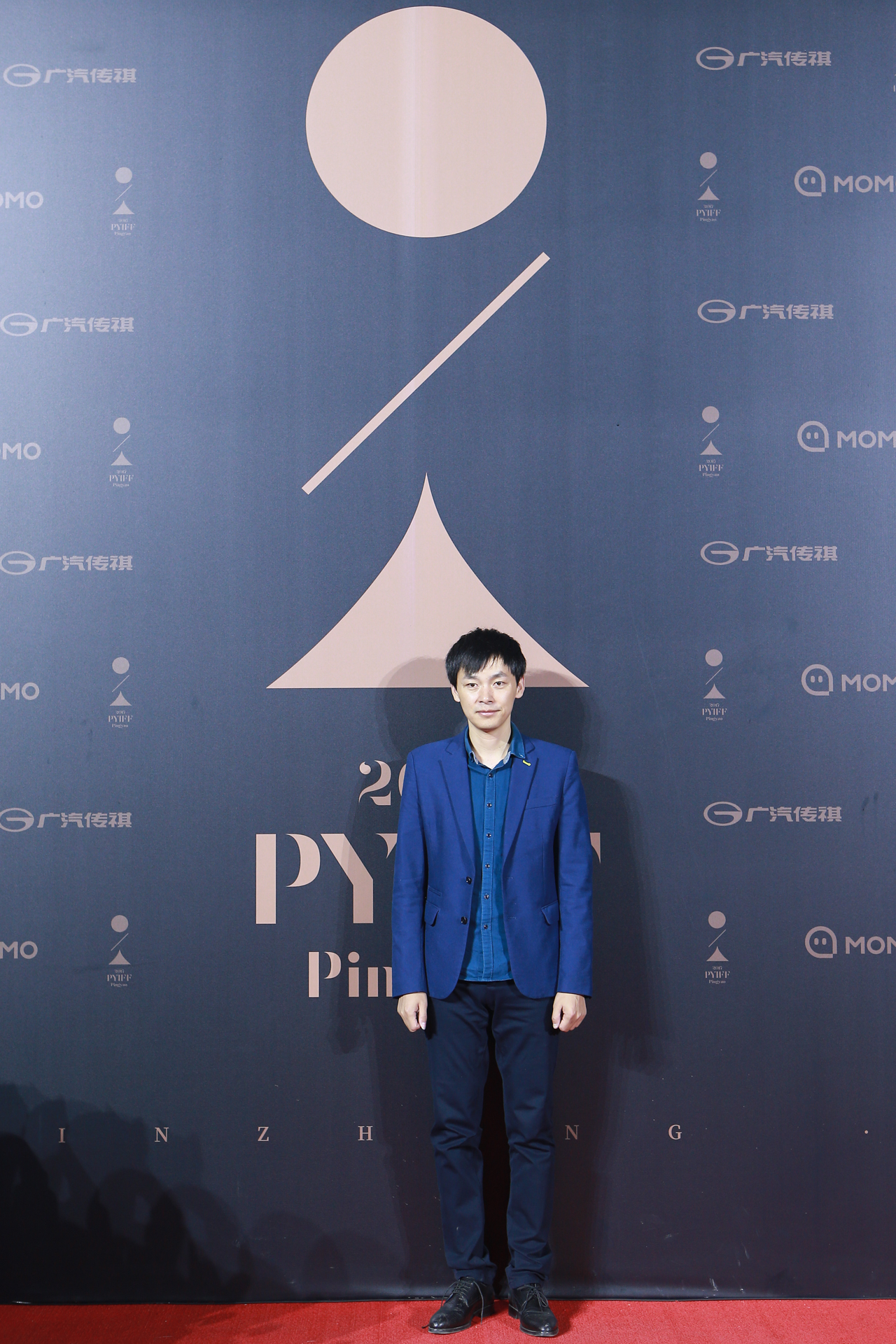 11月1日中国影片《大世界》制片人杨城在平遥国际电影展首映红毯