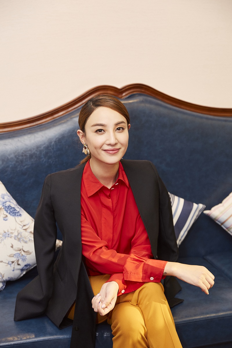 组图:郑希怡亮相新片发布会 时尚西装玩转色彩搭配_高清图集_新浪网