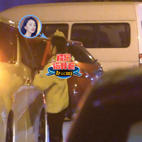 组图：周冬雨获神秘帅小伙探班 一同吃饭叙旧到深夜