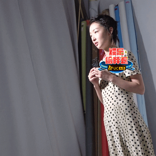 组图：周冬雨获神秘帅小伙探班 一同吃饭叙旧到深夜