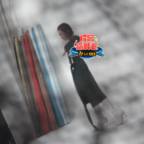 周冬雨获神秘帅小伙探班