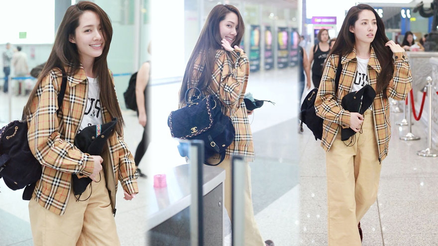 郭碧婷素颜出街皮肤好 回眸甜笑撩发妩媚