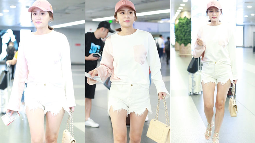 辣妈叶一茜粉嫩出镜自信甜笑大秀美腿