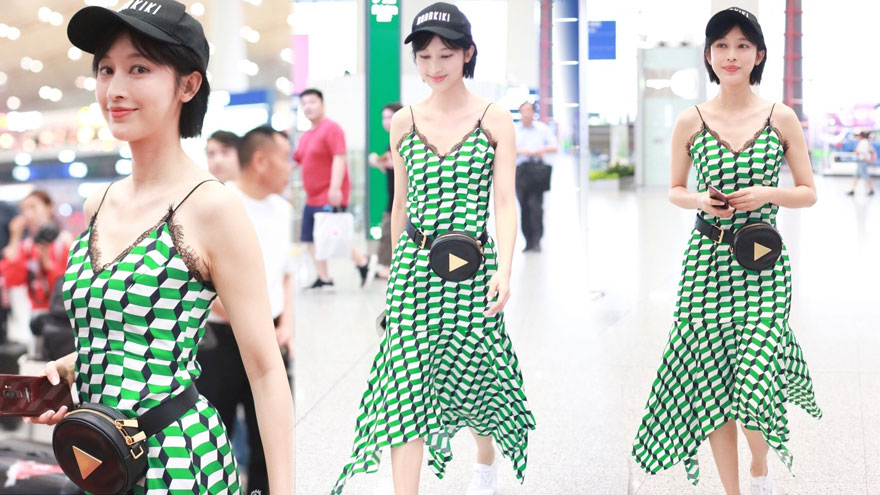 张俪深V吊带绿裙仙气十足 羞涩甜笑气质温婉