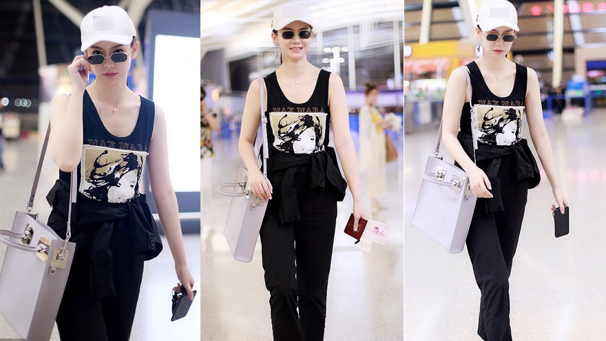 戚薇穿无袖短T清爽出行 戴单个耳环独树一帜