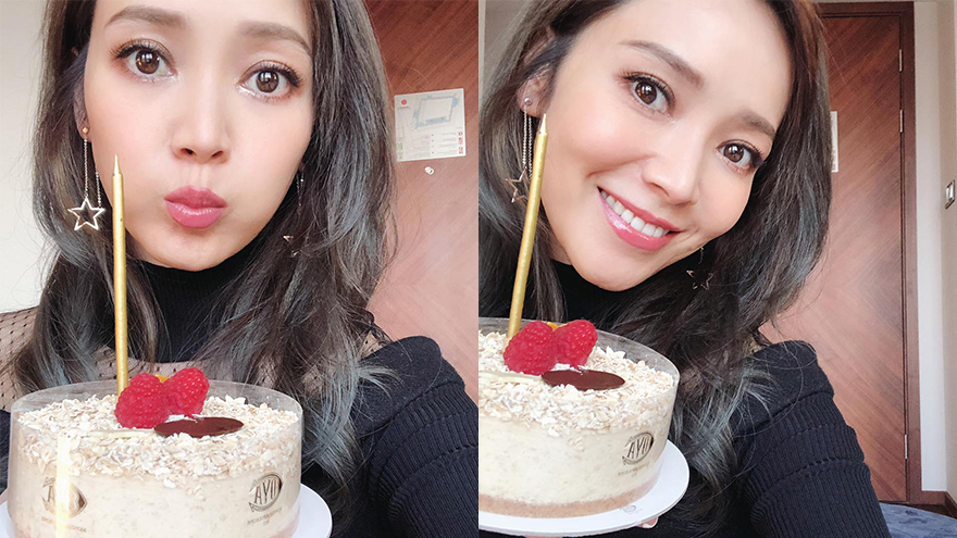 侯佩岑晒40岁庆生照捧蛋糕自拍 甜笑自侃变老是种优势