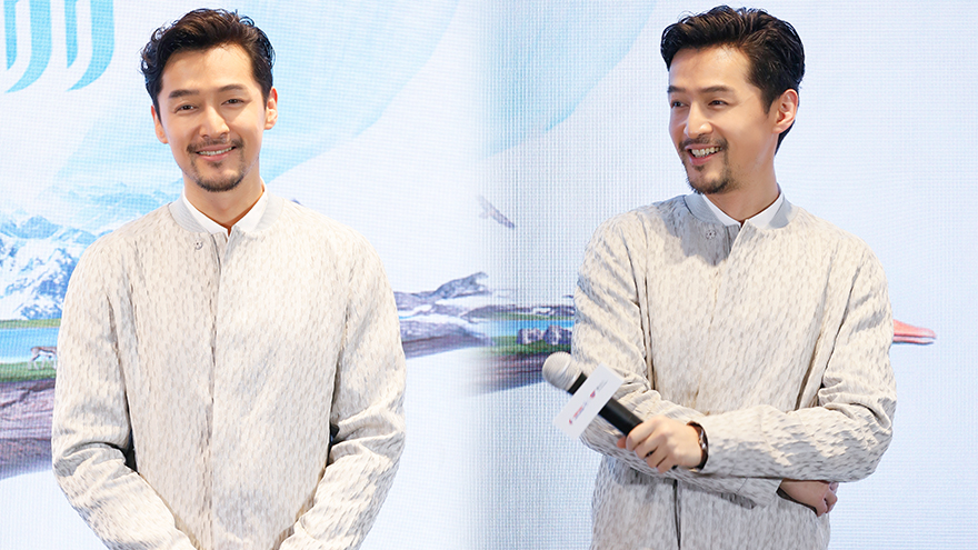 胡歌身穿休闲装胡子造型亮相 尽显成熟稳重气质