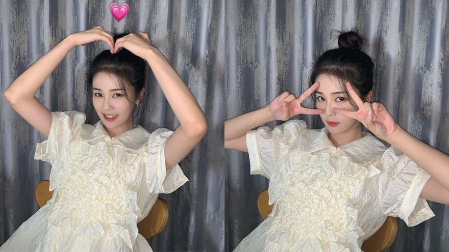 白鹿微博营业晒九宫格自拍 花式比心比耶甜美可爱