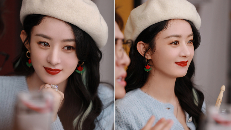 赵丽颖秋日写真氛围感满满 浅蓝上衣搭贝雷帽温柔可人