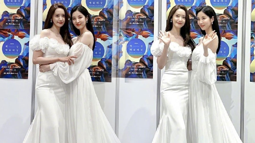 林允儿徐贤百想艺术大赏后台合照曝光