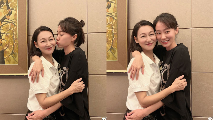 惠英红张小斐同框拥抱合影 互换方言表白对方