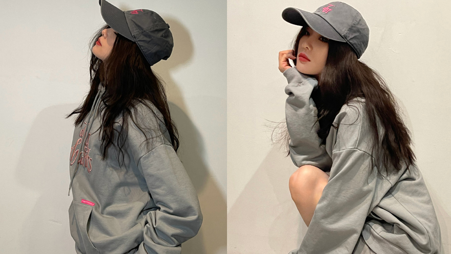 刘诗诗戴鸭舌帽自拍侧颜好绝 露出一抹红唇又飒又美