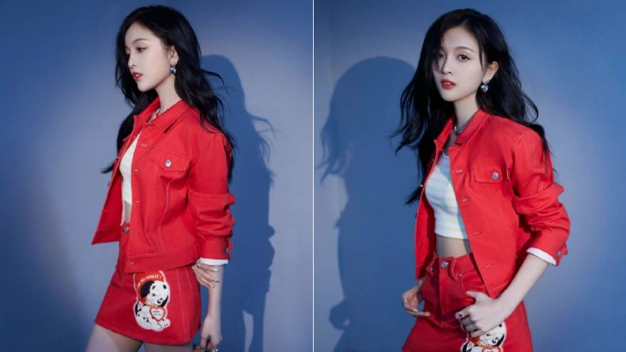 吴宣仪红色牛仔衣造型甜飒动人 秀长腿露纤腰妆容精致