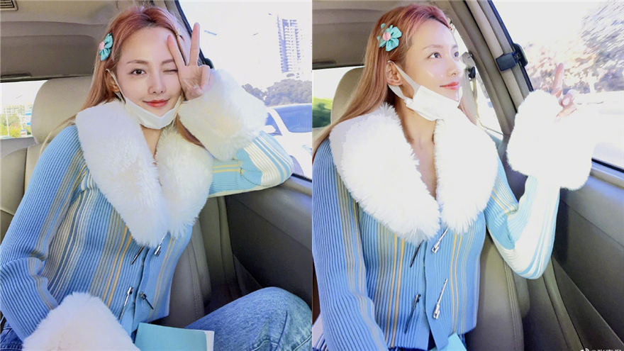 张嘉倪晒wink比耶自拍 秀俏皮新发色少女感十足