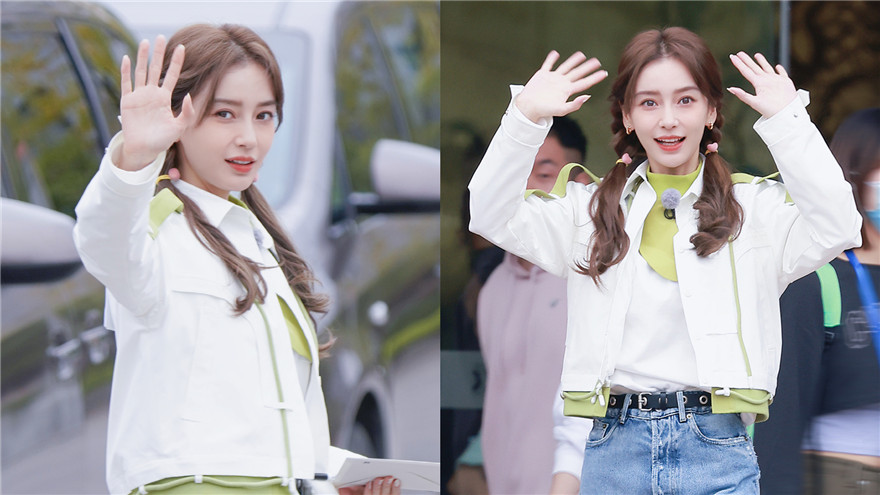 Angelababy《奔跑吧》路透 双马尾造型少女感十足