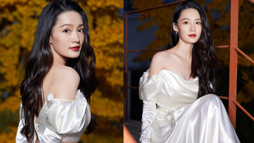 李沁秋日氛围感写真释出 身穿白色露肩礼裙甜美大气