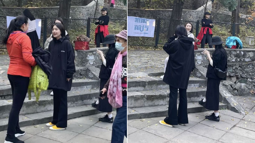 网友偶遇马思纯爬香山 穿休闲服身材纤细状态好