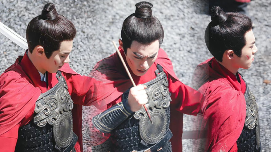 王鹤棣《浮图缘》饭拍路透 红衣铠甲战损妆帅气十足