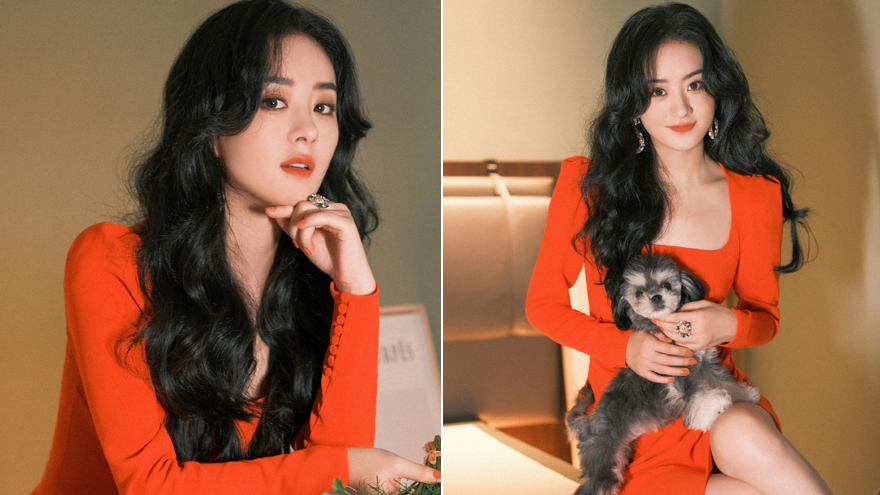 赵丽颖身穿红色紧身裙美腿纤细 大波浪卷发似港风美人