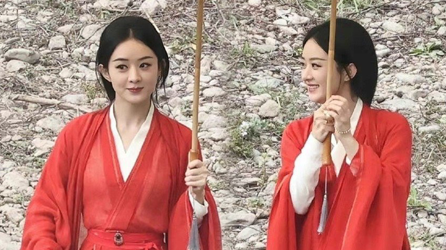 赵丽颖一身红衣撑伞漫步 和林更新开心大笑场面欢乐