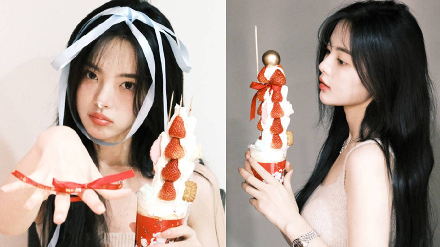 杨超越手捧草莓塔拍照 逐渐变成奶油小花猫好可爱