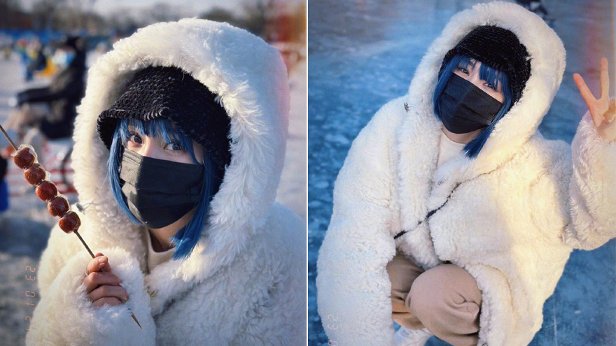 杨幂晒什刹海游玩照 蓝色短发造型好似精灵