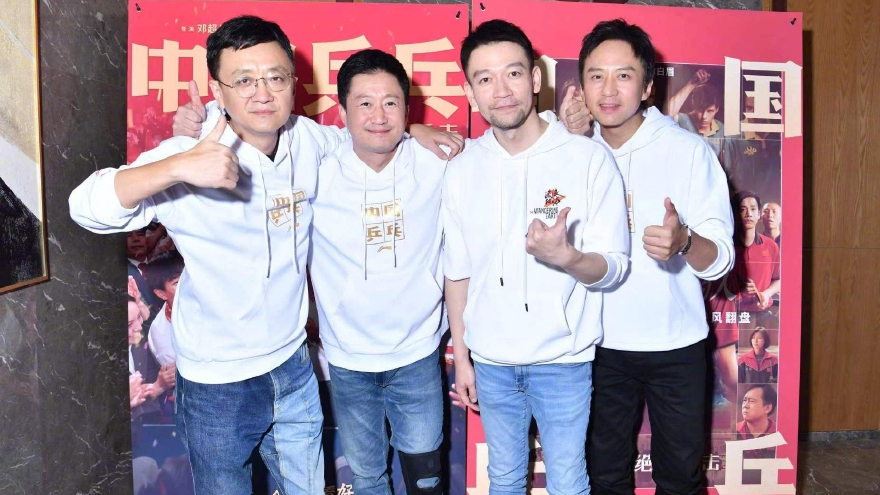 小球大球联动!邓超与吴京郭帆合照 称中国电影一起加油