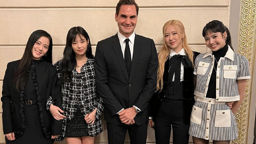 费德勒晒与BLACKPINK合影 网友大呼“次元壁破了”