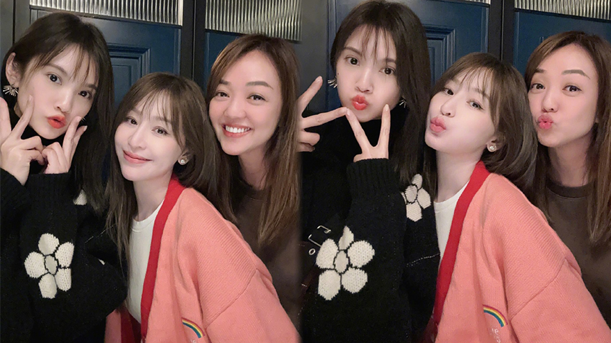 王心凌杨丞琳晒聚会照 两人对镜嘟嘴可爱笑容甜