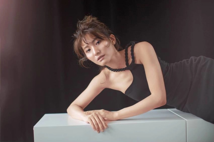 曾咏熙暌违四年推出原创迷你专辑 自创星空妆