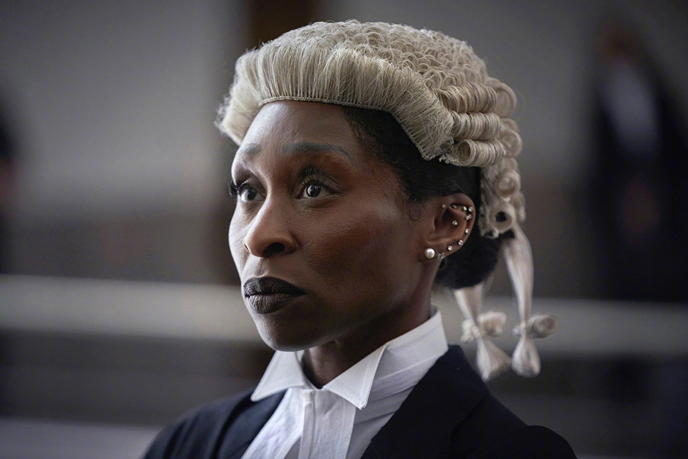 《初步举证》电影版曝剧照 辛西娅·艾利弗主