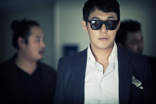 海报剧照剧情:电影《为了皇帝》是一部动作,犯罪体裁的电影,它以釜山